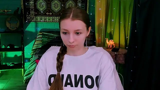 JulieDaniel online show from June 11, 2026, 4:21 am
