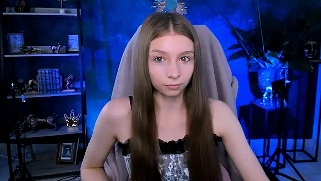 JulieDaniel online show from June 18, 2026, 4:13 am