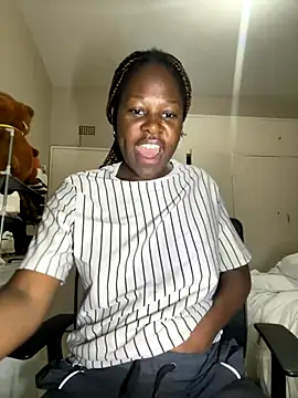 DarkBerryDiamond255 online show from October 11, 2025, 8:29 pm