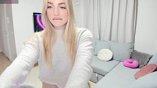 Snapshot of nicole_blueberry chatting on October 19, 2025, 4:18 pm nicole blueberry online show from October 19, 2025, 4:18 pm