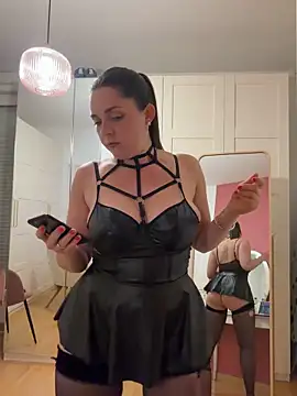 chloedlm5 online show from April 24, 2026, 9:50 pm