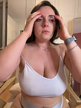 chloedlm5 online show from July 11, 2026, 9:38 pm