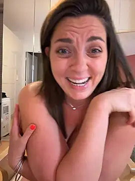 chloedlm5 online show from July 15, 2026, 9:09 pm