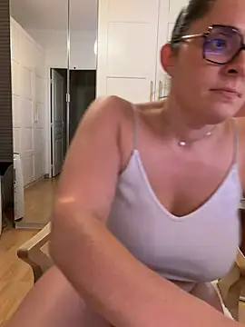 chloedlm5 online show from July 28, 2026, 8:52 pm