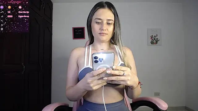 Snapshot of Veronika__Winslow_ chatting on September 24, 2025, 6:28 am Veronika Winslow online show from September 24, 2025, 6:28 am