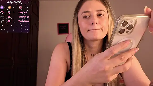 Snapshot of Veronika__Winslow_ chatting on October 7, 2025, 6:43 am Veronika Winslow online show from October 7, 2025, 6:43 am