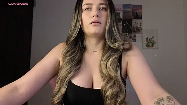 Snapshot of Veronika__Winslow_ chatting on April 28, 2026, 6:51 am Veronika Winslow online show from April 28, 2026, 6:51 am