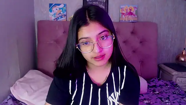 laurenelove online show from September 19, 2025, 2:24 am