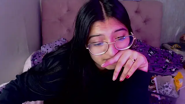 laurenelove online show from September 23, 2025, 3:42 am