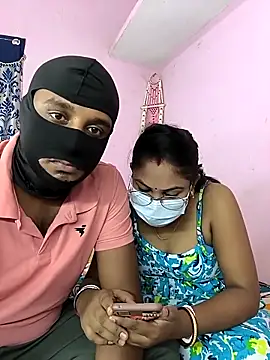 Snapshot of Lovlycouple1 chatting on September 9, 2025, 5:01 pm Lovlycouple1 online show from September 9, 2025, 5:01 pm