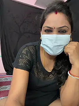 Snapshot of Lovlycouple1 chatting on February 1, 2026, 5:00 pm Lovlycouple1 online show from February 1, 2026, 5:00 pm