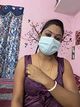 Snapshot of Lovlycouple1 chatting on February 2, 2026, 5:44 pm Lovlycouple1 online show from February 2, 2026, 5:44 pm