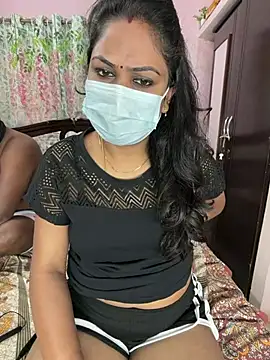 Snapshot of Lovlycouple1 chatting on February 18, 2026, 3:13 am Lovlycouple1 online show from February 18, 2026, 3:13 am