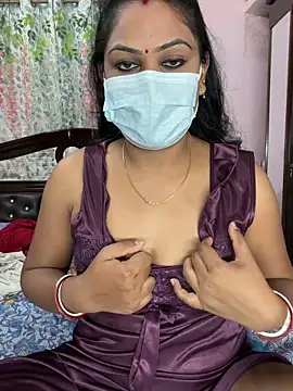 Snapshot of Lovlycouple1 chatting on March 10, 2026, 6:18 am Lovlycouple1 online show from March 10, 2026, 6:18 am