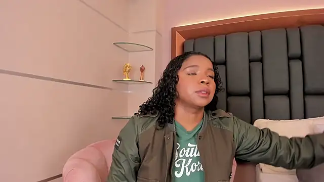 LisaMendez online show from September 24, 2025, 3:43 am