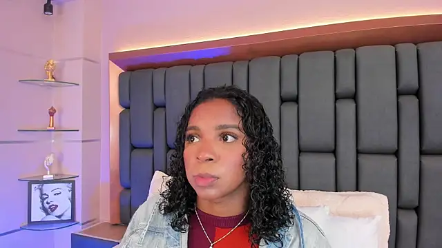 LisaMendez online show from October 9, 2025, 4:10 am