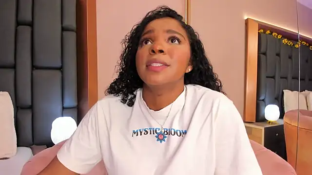 LisaMendez online show from December 19, 2025, 10:50 pm