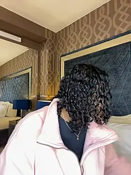 LisaMendez online show from June 19, 2026, 4:17 am