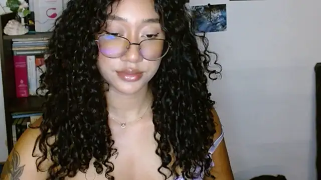 Snapshot of clitia_xx chatting on December 4, 2025, 12:42 am clitia xx online show from December 4, 2025, 12:42 am