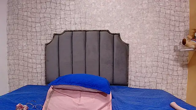 Snapshot of chloe_leroy_ chatting on September 19, 2025, 11:55 am chloe leroy online show from September 19, 2025, 11:55 am