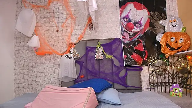 Snapshot of chloe_leroy_ chatting on November 4, 2025, 11:53 am chloe leroy online show from November 4, 2025, 11:53 am