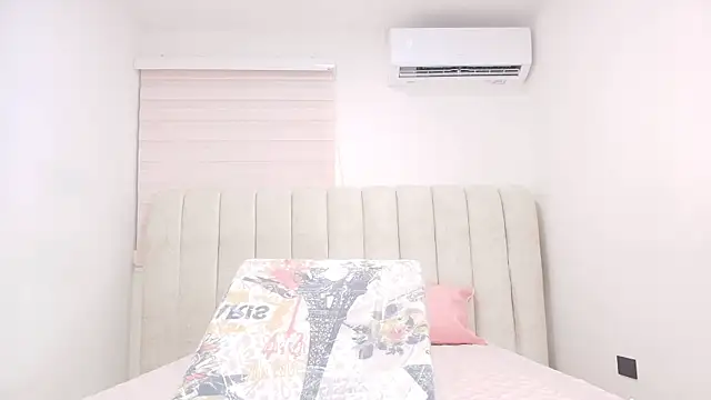 Snapshot of chloe_leroy_ chatting on November 24, 2025, 11:54 am chloe leroy online show from November 24, 2025, 11:54 am