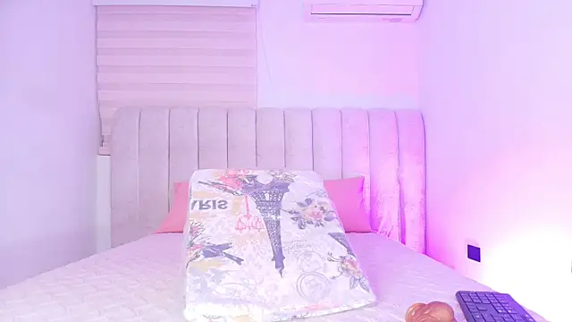 Snapshot of chloe_leroy_ chatting on November 29, 2025, 11:57 am chloe leroy online show from November 29, 2025, 11:57 am