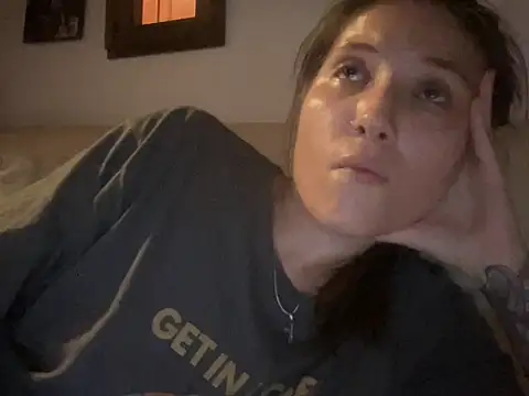 Snapshot of dddasani chatting on November 19, 2025, 2:22 am dddasani online show from November 19, 2025, 2:22 am