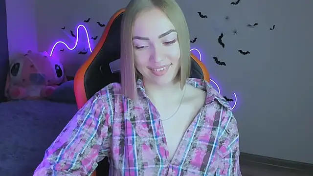 LaraKrein lk online show from November 1, 2025, 1:24 pm