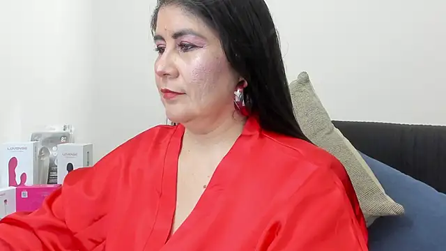 kiraGeiner online show from November 15, 2025, 1:03 am