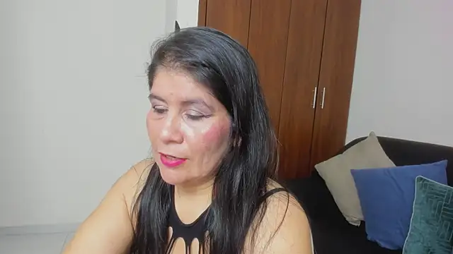 Snapshot of kiraGeiner chatting on May 25, 2026, 1:11 am kiraGeiner online show from May 25, 2026, 1:11 am
