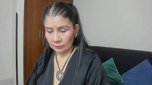 Snapshot of kiraGeiner chatting on June 8, 2026, 1:09 am kiraGeiner online show from June 8, 2026, 1:09 am