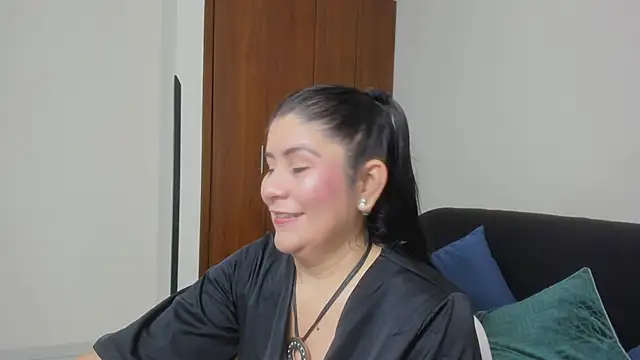 Snapshot of kiraGeiner chatting on June 8, 2026, 1:28 am kiraGeiner online show from June 8, 2026, 1:28 am