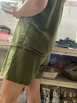 sharon-Hanna online show from December 17, 2025, 5:13 am