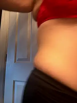 Snapshot of thatgurlred chatting on January 11, 2026, 8:14 pm thatgurlred online show from January 11, 2026, 8:14 pm