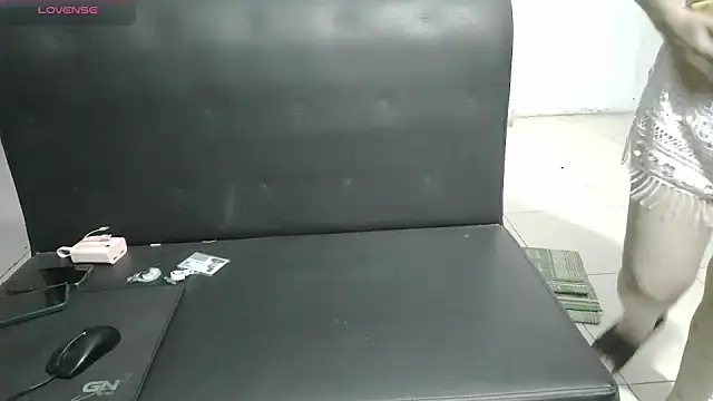 Owe chan online show from December 4, 2025, 12:14 pm