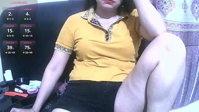 Snapshot of Owe_chan chatting on July 1, 2026, 9:33 am Owe chan online show from July 1, 2026, 9:33 am