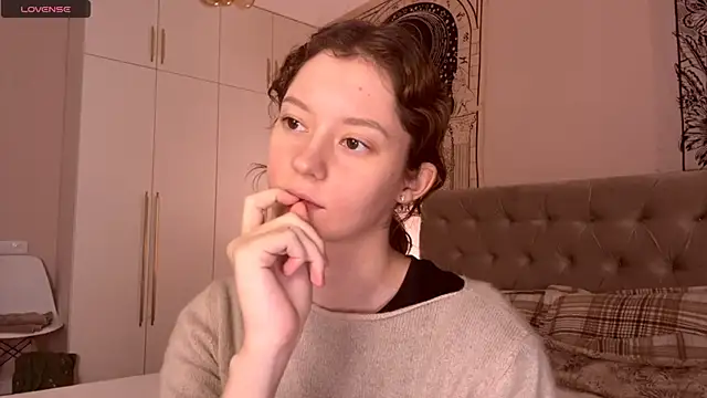 IrisPurrphy online show from November 16, 2025, 3:39 pm