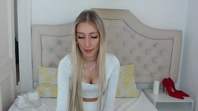 Snapshot of NatalieSensual chatting on October 3, 2025, 7:27 am NatalieSensual online show from October 3, 2025, 7:27 am