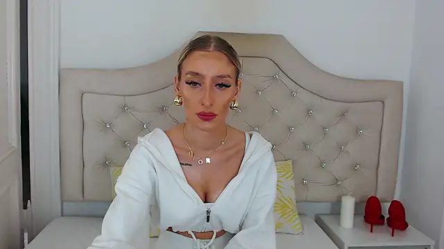 Snapshot of NatalieSensual chatting on October 8, 2025, 7:06 am NatalieSensual online show from October 8, 2025, 7:06 am