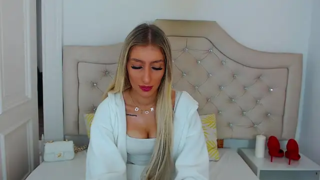 Snapshot of NatalieSensual chatting on October 19, 2025, 8:04 am NatalieSensual online show from October 19, 2025, 8:04 am