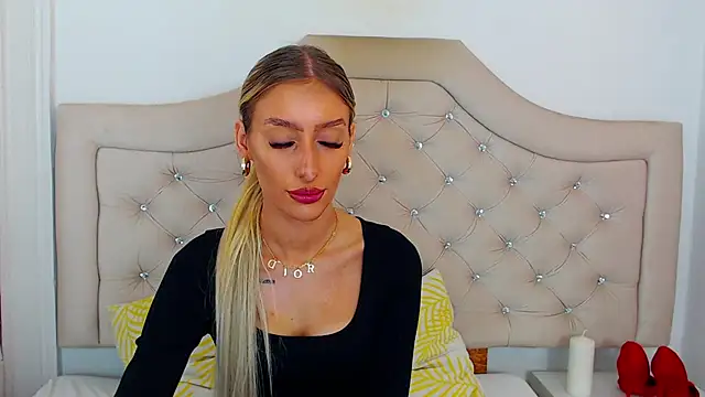 Snapshot of NatalieSensual chatting on November 4, 2025, 9:19 am NatalieSensual online show from November 4, 2025, 9:19 am