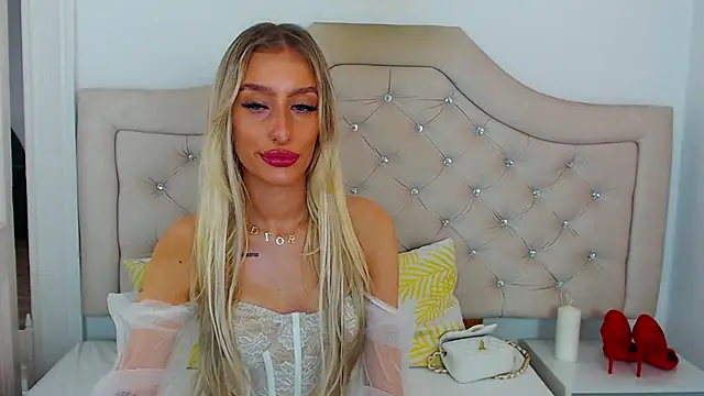 Snapshot of NatalieSensual chatting on November 6, 2025, 9:10 am NatalieSensual online show from November 6, 2025, 9:10 am