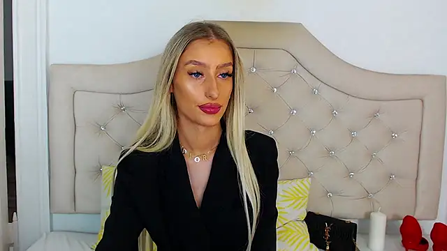 Snapshot of NatalieSensual chatting on November 15, 2025, 10:01 am NatalieSensual online show from November 15, 2025, 10:01 am