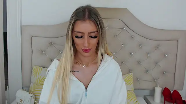 Snapshot of NatalieSensual chatting on November 23, 2025, 10:48 am NatalieSensual online show from November 23, 2025, 10:48 am