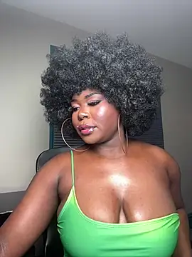 Snapshot of WomanNextdoor1 chatting on May 31, 2026, 3:04 am WomanNextdoor1 online show from May 31, 2026, 3:04 am
