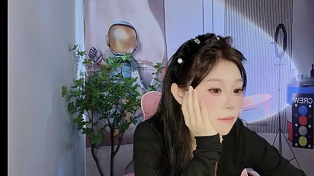 CAICAI BABY online show from November 8, 2025, 3:50 am