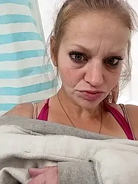 Snapshot of IrishGoddess69247 chatting on January 17, 2026, 2:33 pm IrishGoddess69247 online show from January 17, 2026, 2:33 pm