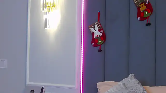 MarilynNova online show from December 23, 2025, 5:38 am