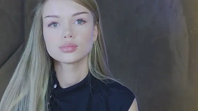MarilynNova online show from May 4, 2026, 4:41 am